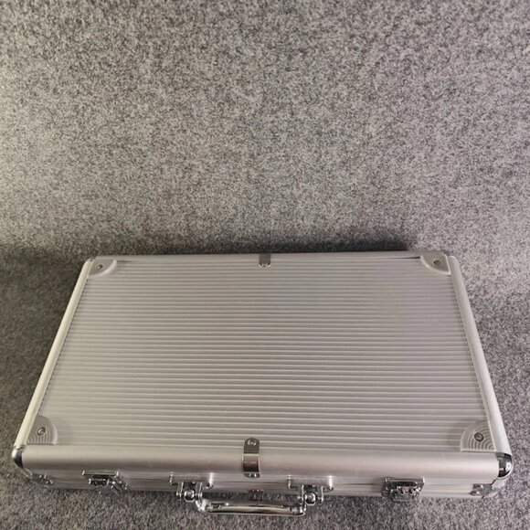 Poker Set – 400 Chips + 1 Deck + Dealer Button | Metal Case | NEW Sealed - Picture 5 of 5